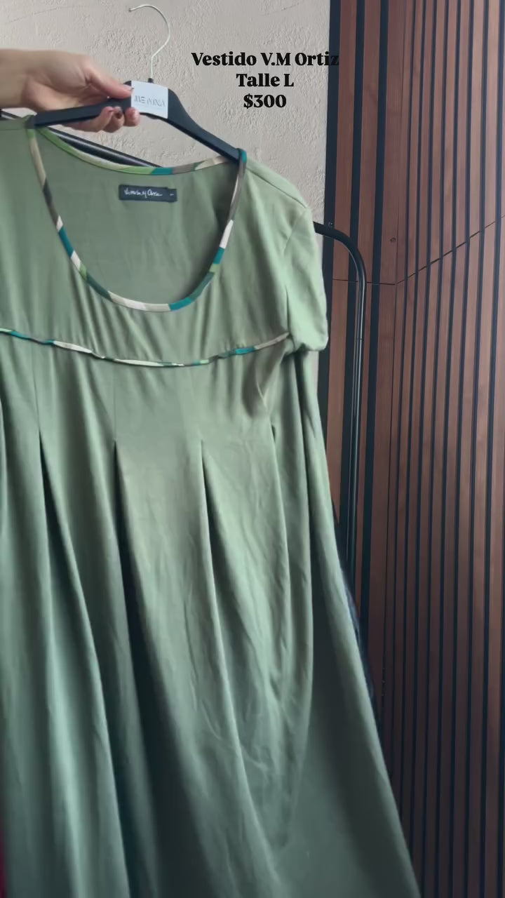 Vestido verde de Victoria M. Ortiz
